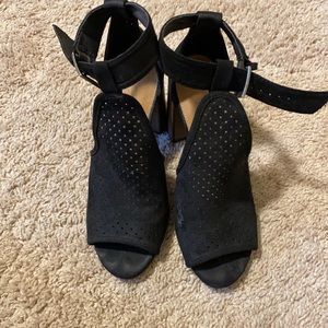 Universal Threads Black heel